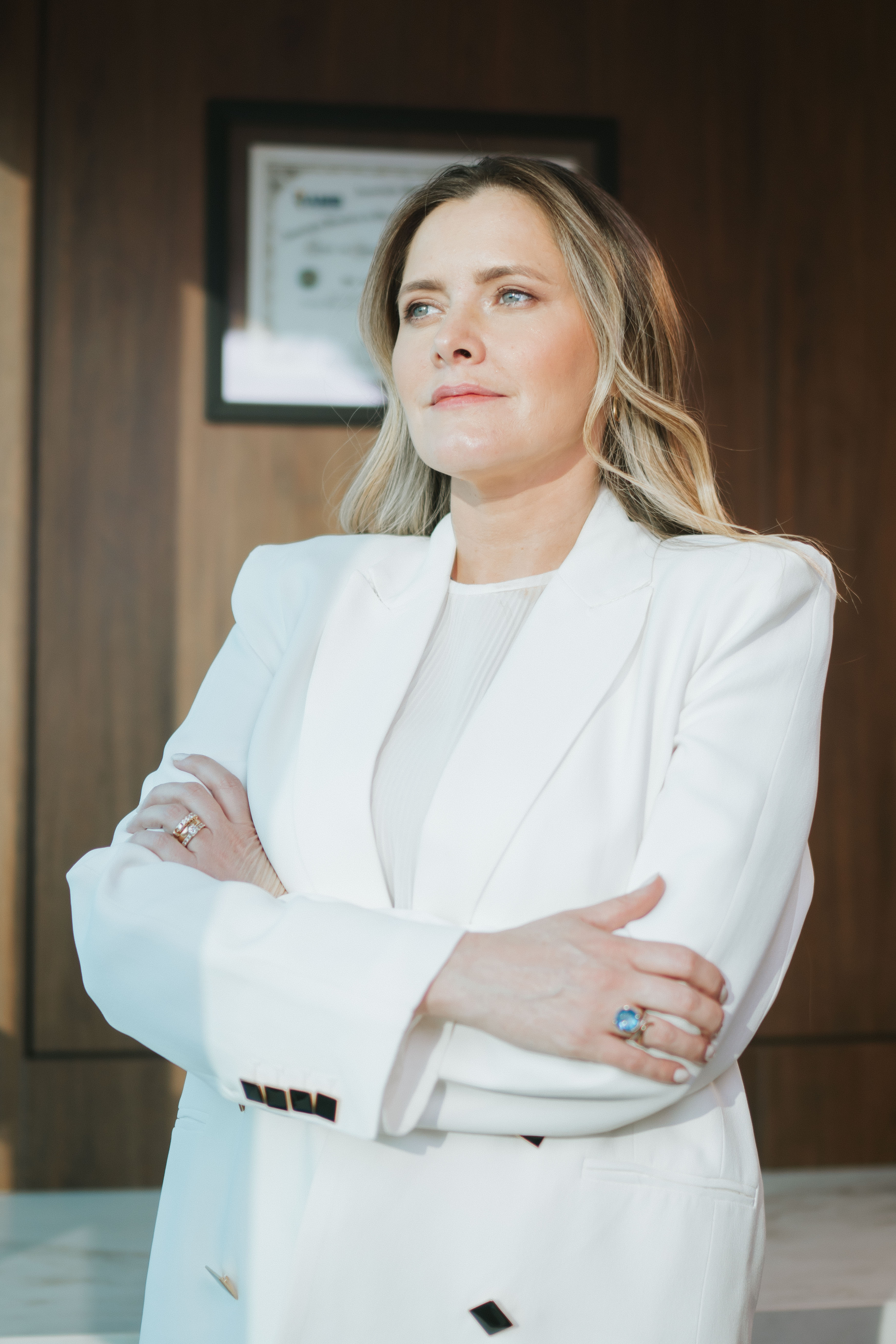 Dra. Carolina Soares no consultório